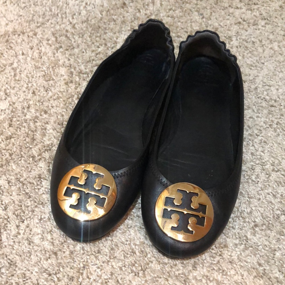 Black leather Tory Burch flats